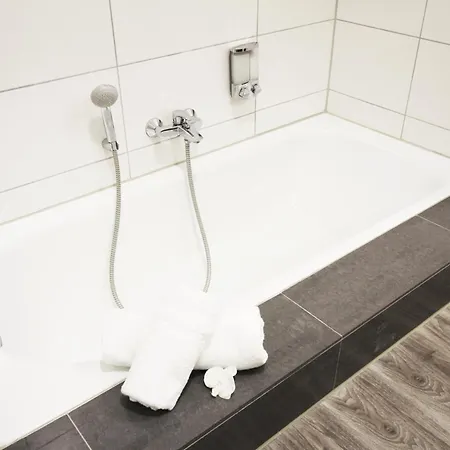 Sh Asia Mit Sauna L 3 Betten L Universitaet Nur 450m